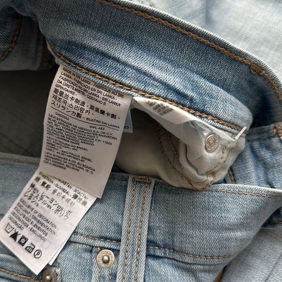 New Levi’s Sculpt Hypersoft Mid Length Shorts Mid Rise Size 31 - Picture 6 of 8